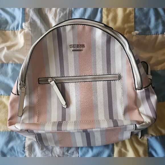 New guess purse mini backpack - Picture 1 of 8